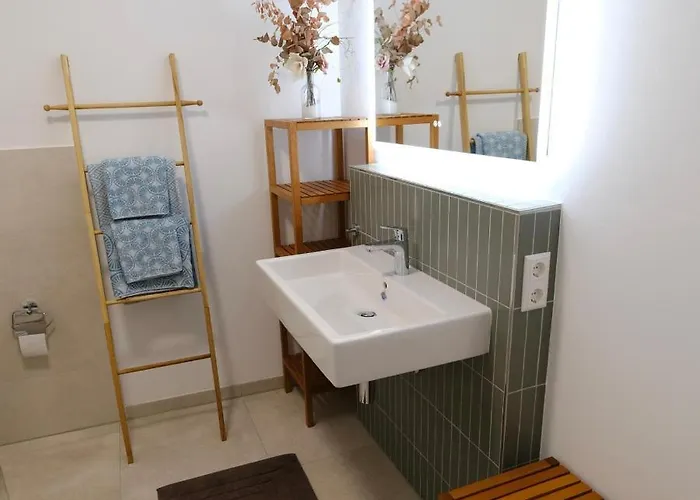 Neubau Im Loft-stil Mit Grosser Terrasse アパート レラハ