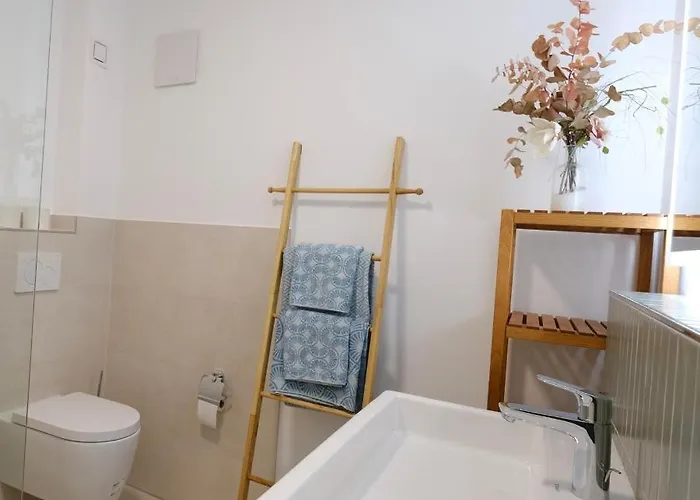 Neubau Im Loft-stil Mit Grosser Terrasse * レラハ